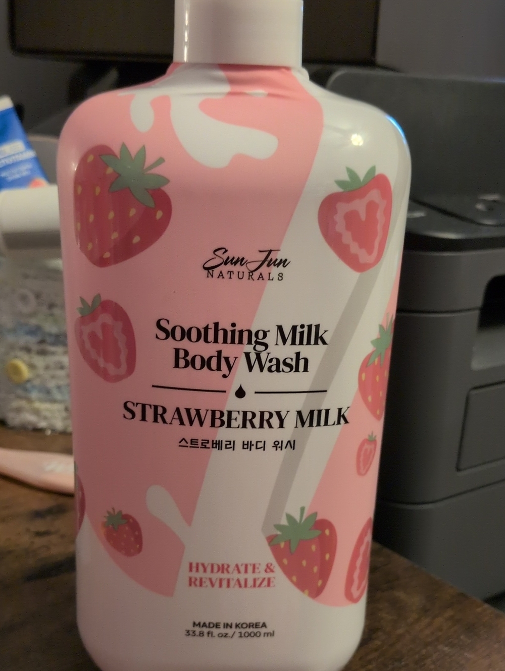SUN JUN Strawberry Milk Soothing Milk Body Wash - Made In Kore 33 Oz